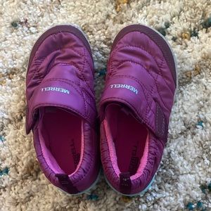 Fleece-lined pink Merrell velcro toddler shoes 9.5 wide